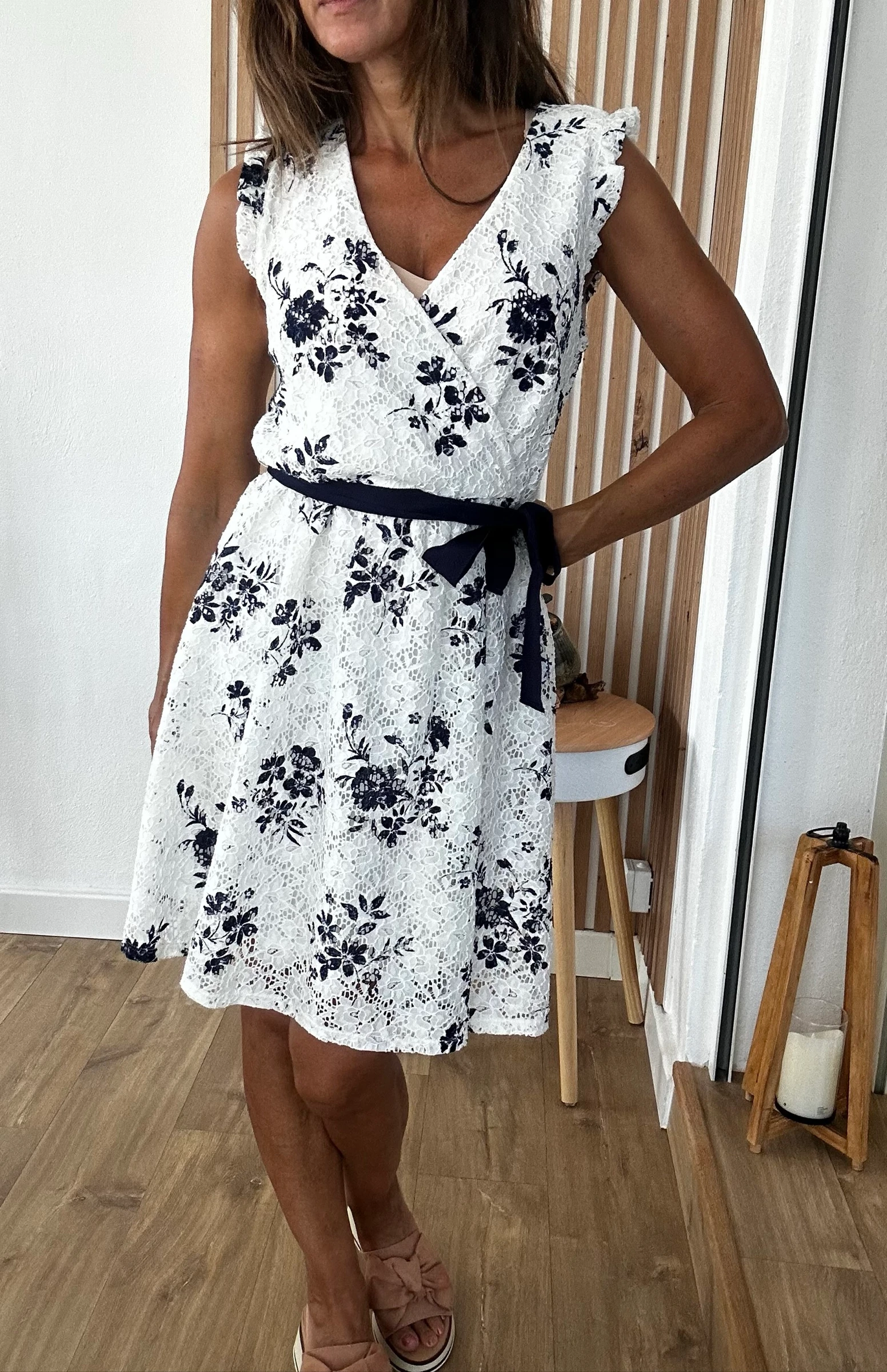 Robe Yessica dentelle écru & fleurs bleu marine – Taille 38